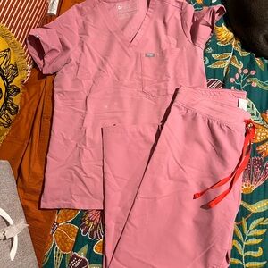 Figs Rose Scrub Ensemble with Red Accent